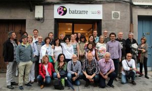 Amigos y amigas de Batzarre en la inauguración de la sede de Batzarre. Tudela. Mayo 2018